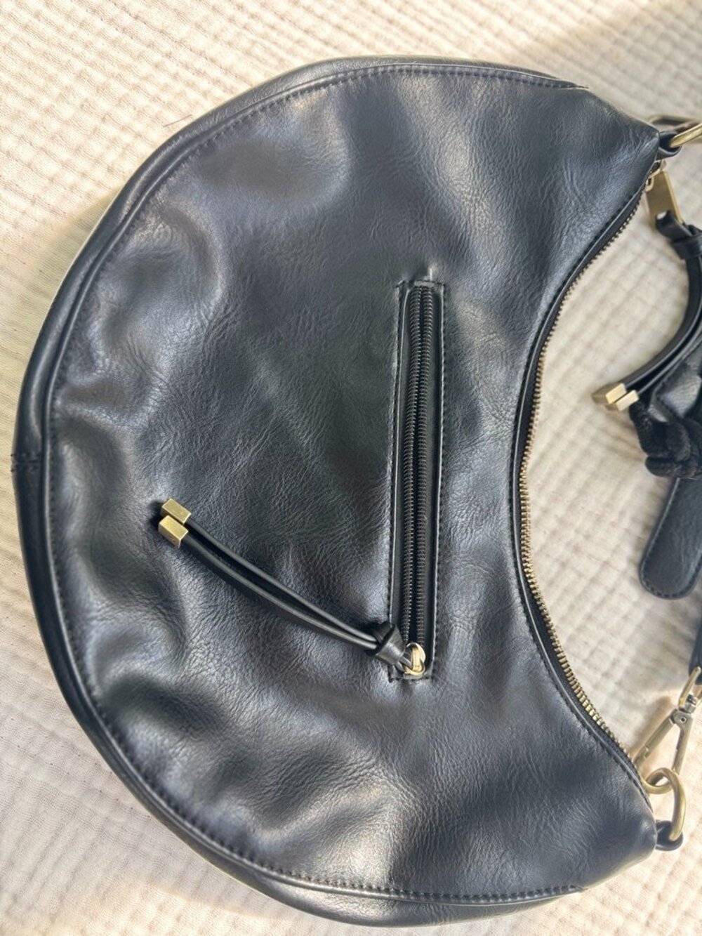 Urban Originals Luna Slouchy Sling Half Moon Bag - Picture 3 of 8